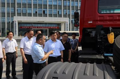 市委書記深入張灣區(qū) 現(xiàn)場為八大專用汽車工業(yè)項(xiàng)目發(fā)展“把脈開方”